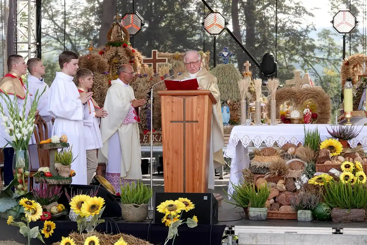 Barwne dożynki w Korzennej przyciągnęły tłumy