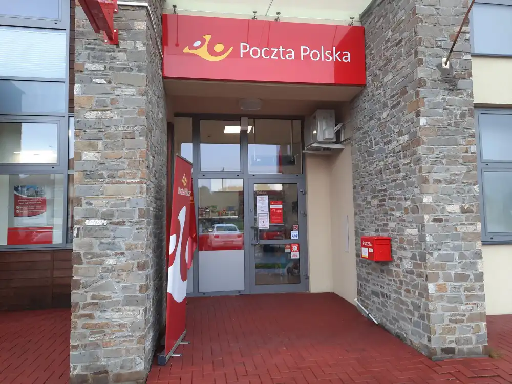 W budynku Centrum Kultury i Promocji Gminy w Łososinie Dolnej otwarto nowoczesną placówkę pocztową