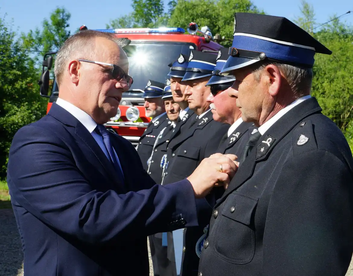 Nowy samochód i podziękowania za służbę na 70-lecie OSP Krużlowa Niżna