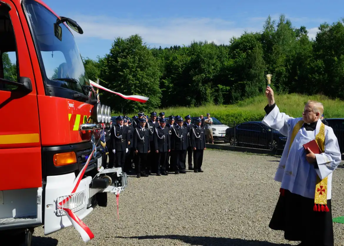 Nowy samochód i podziękowania za służbę na 70-lecie OSP Krużlowa Niżna