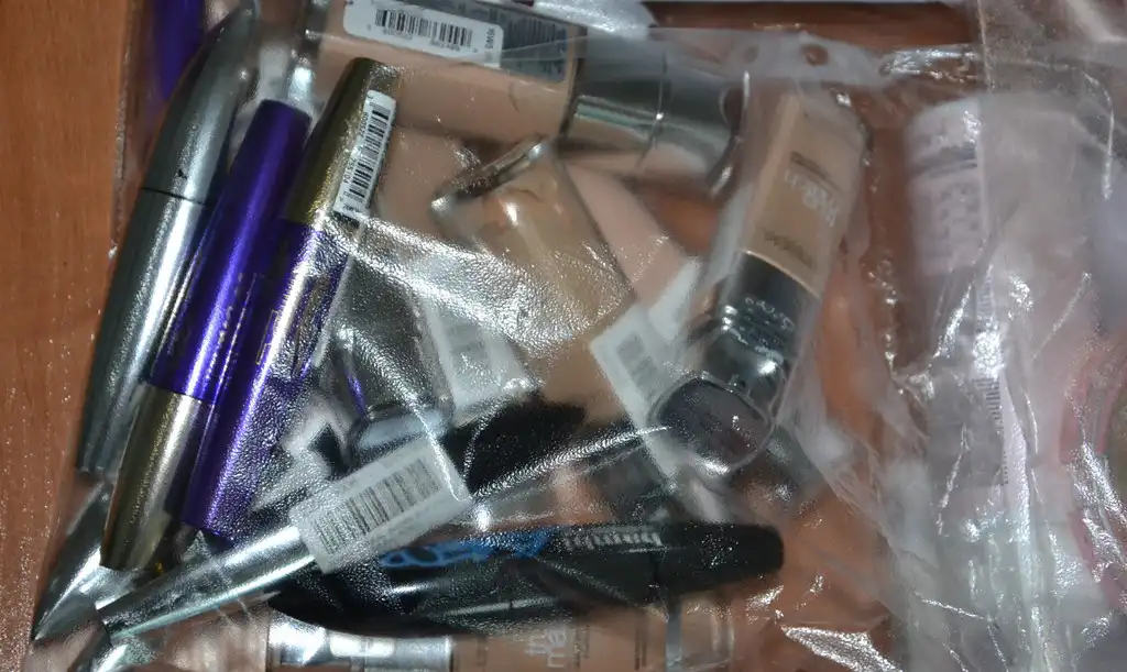 Okradały sklepy w sądeckich galeriach handlowych. Są już w rękach policji