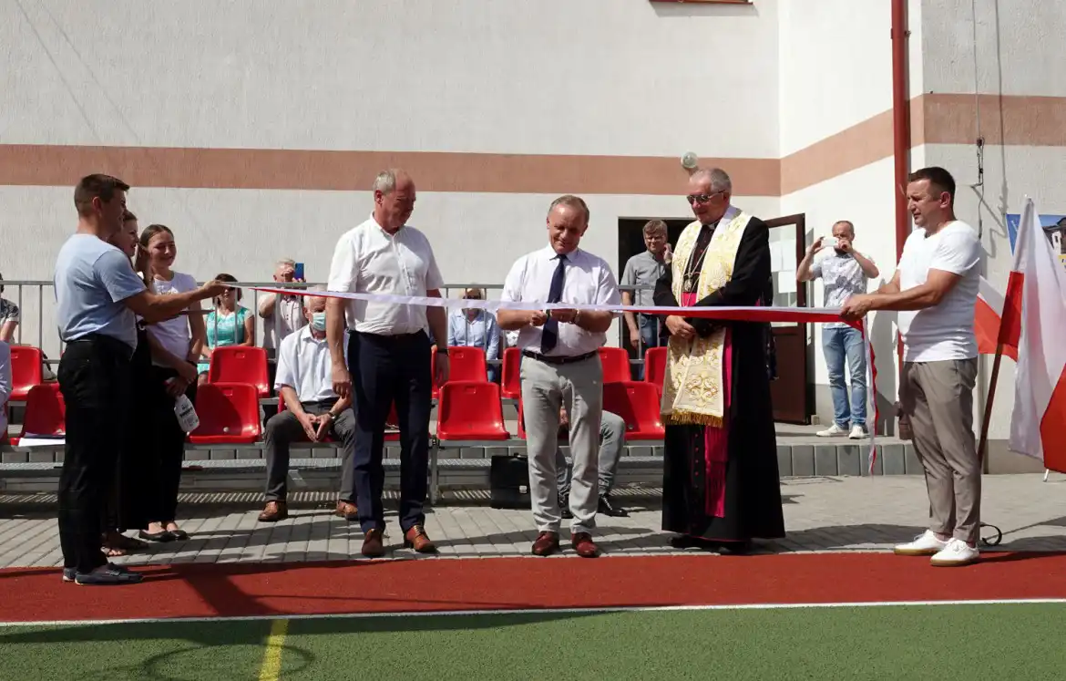 Nowoczesne boisko przy powiatowym ZSZ w Grybowie oficjalnie otwarte
