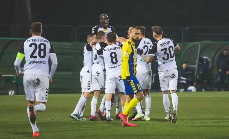 Sandecja pokonuje w Niepołomicach Arkę Gdynia