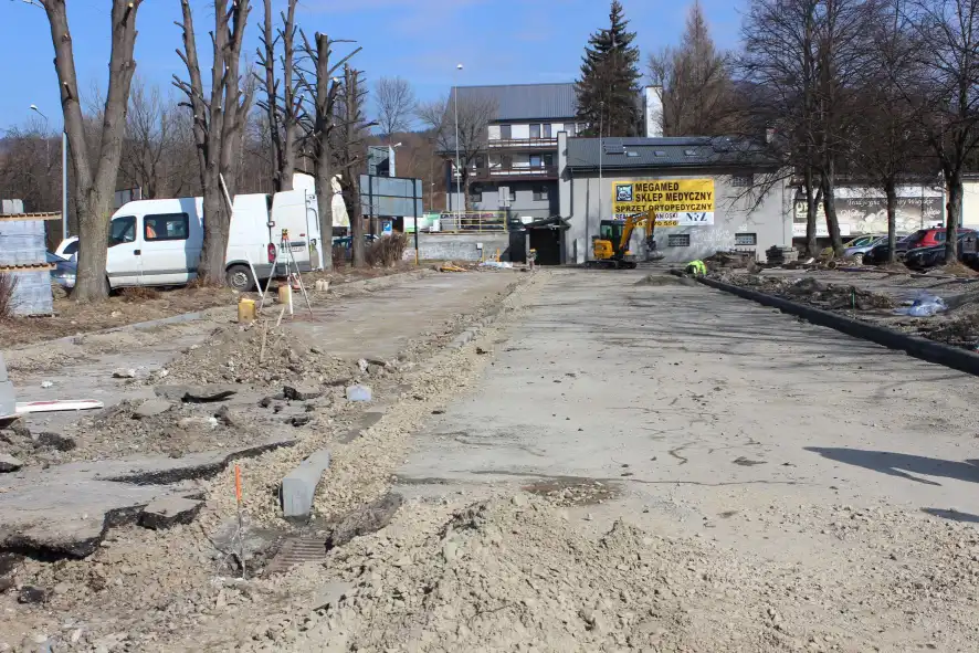 Trwa modernizacja parkingu oraz drogi dojazdowej do limanowskiego Szpitala