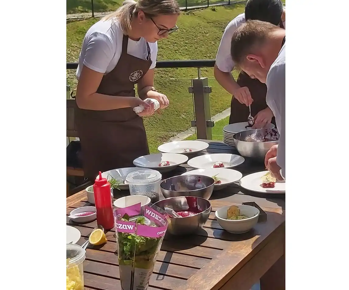 Hotelarze z ZSP w Krynicy-Zdroju zachęcają do zdrowego trybu życia