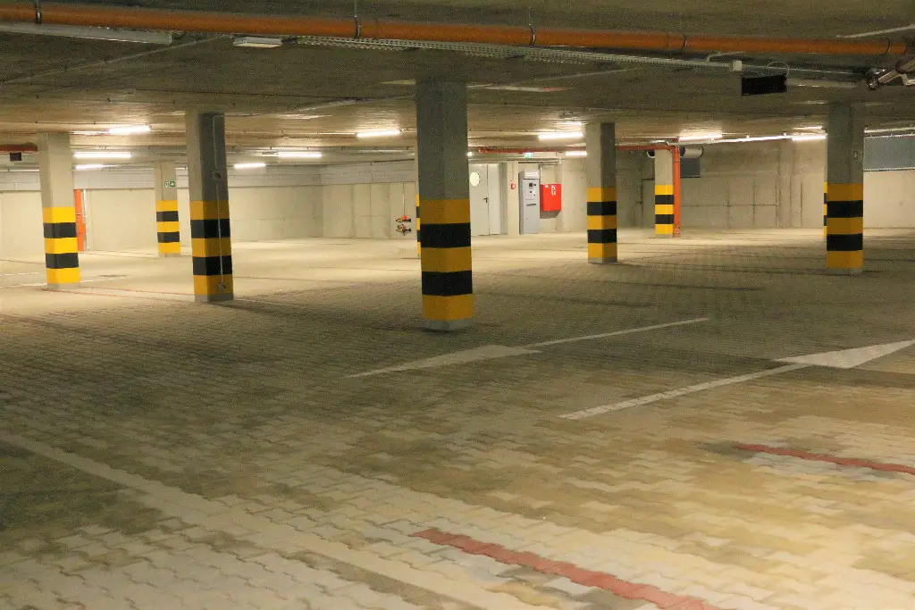 Limanowa: Kończy się budowa wielopoziomowego parkingu przy ul. Ks. Łazarskiego