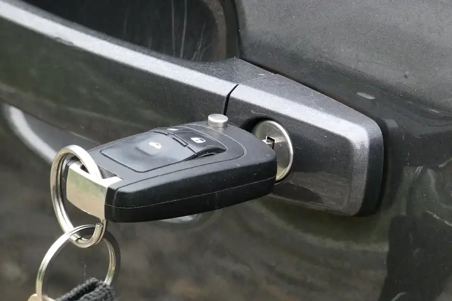 Co zrobić, gdy zatrzaśniesz kluczyki w samochodzie lub potrzebujesz awaryjnego otwarcia mieszkania?
