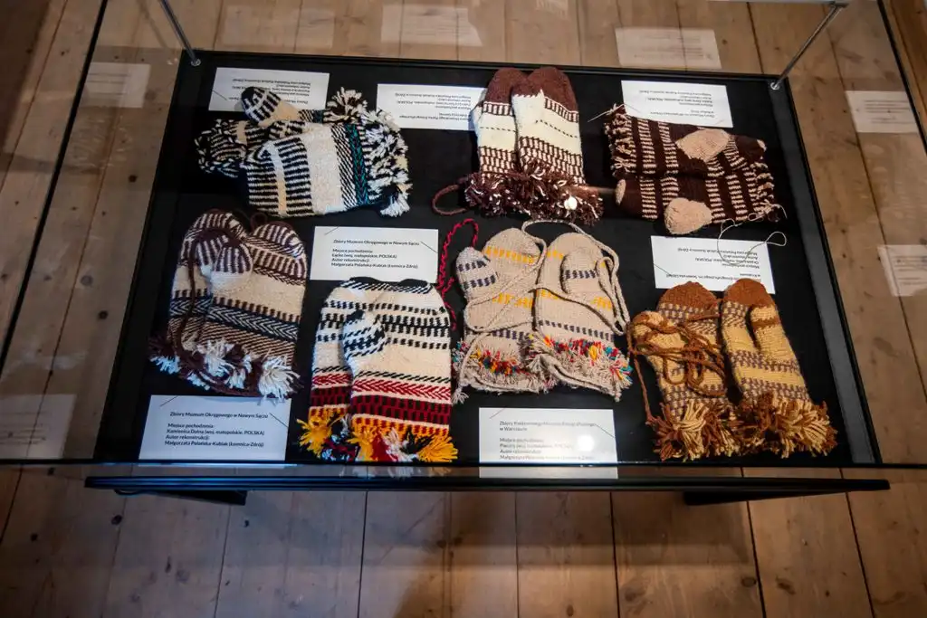 Rękawice furmańskie w sądeckim skansenie