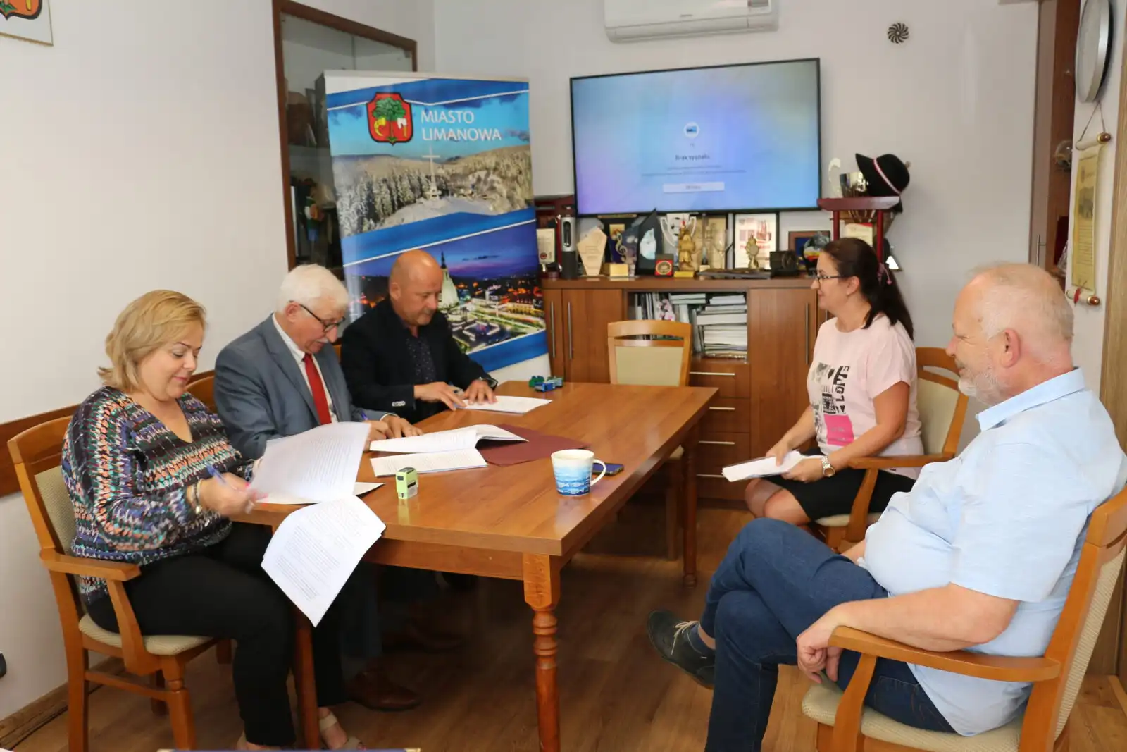 Limanowa: Podpisano umowę na wykonywanie usług przewozowych w komunikacji miejskiej