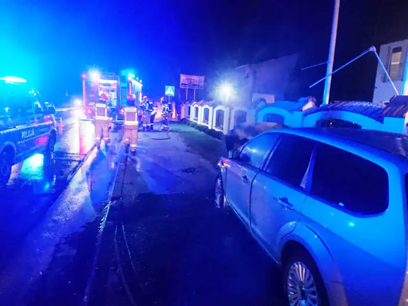 Chełmiec: Pożar samochodu osobowego. Spaleniu uległa komora silnika