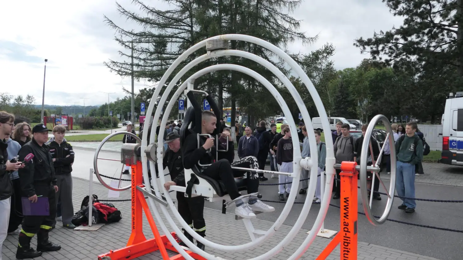 Drogówka, alkogogle i symulator dachowania. ROADPOL Safety Days dziś na "Jojku" w Nowym Sączu