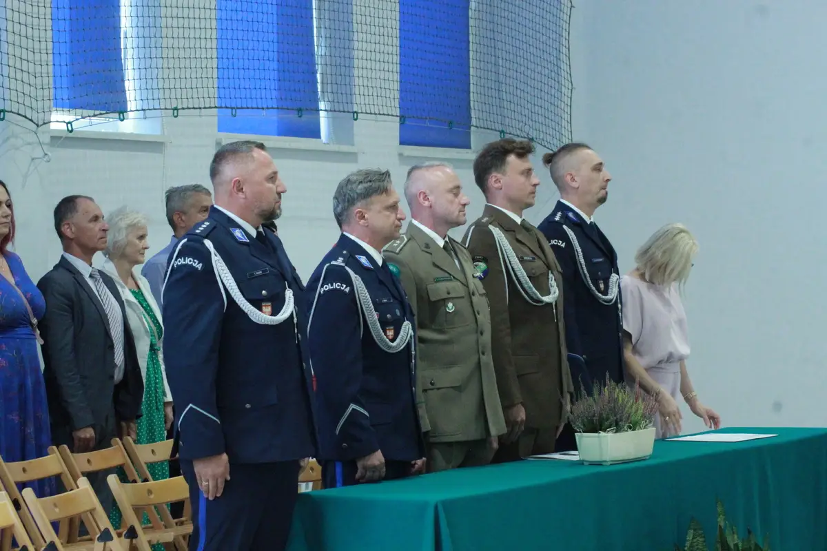 Nowy rok szkolny w Tymbarku. Uczniowie klas mundurowych rozpoczęli swoją przygodę