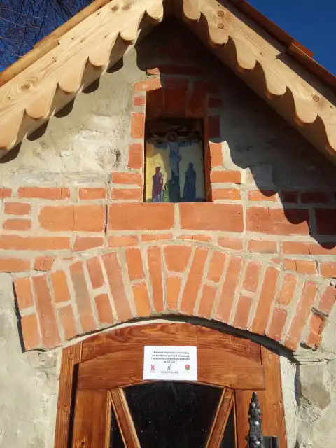 Kolejna kapliczka po renowacji