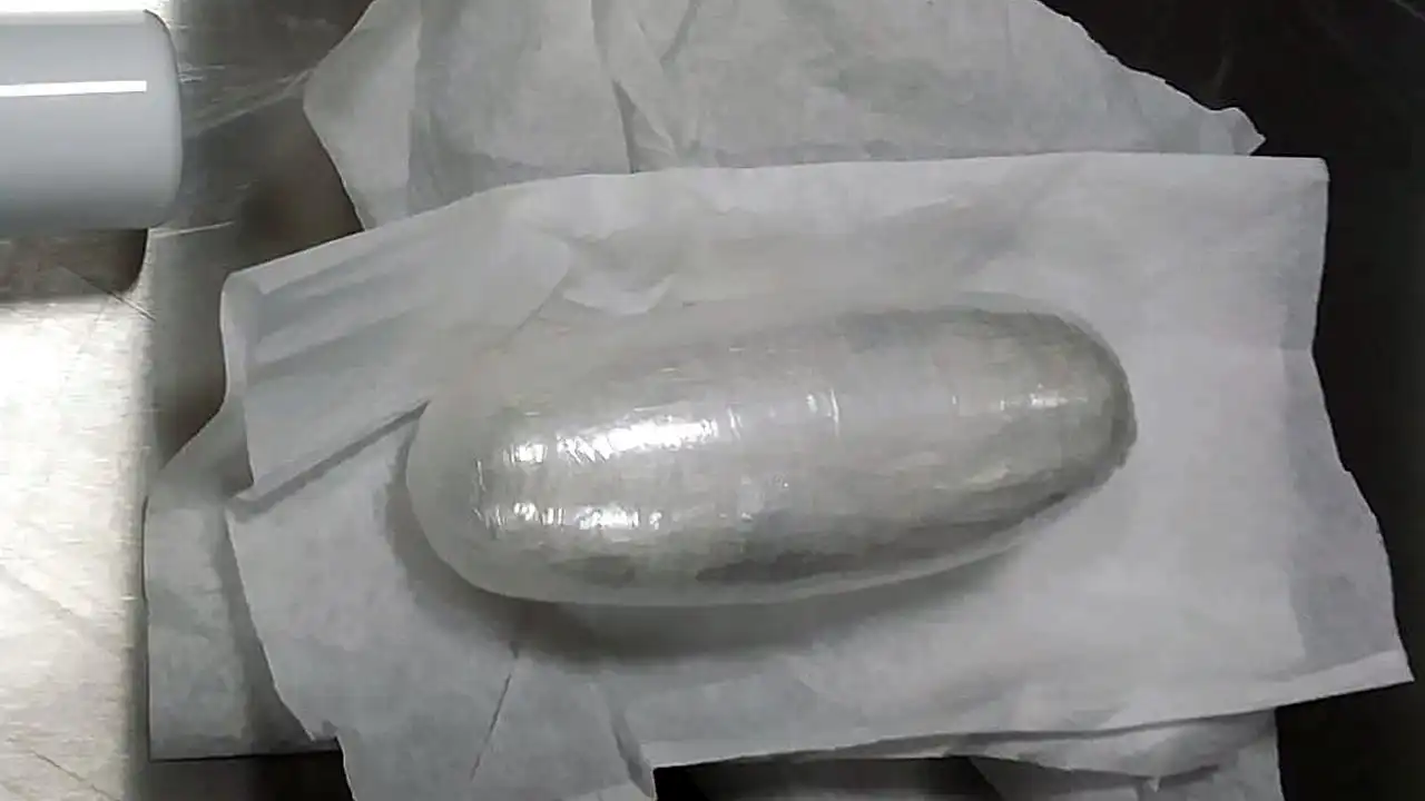 Kokaina w plecaku i żołądku. Udaremniony przemyt narkotyków na lotnisku