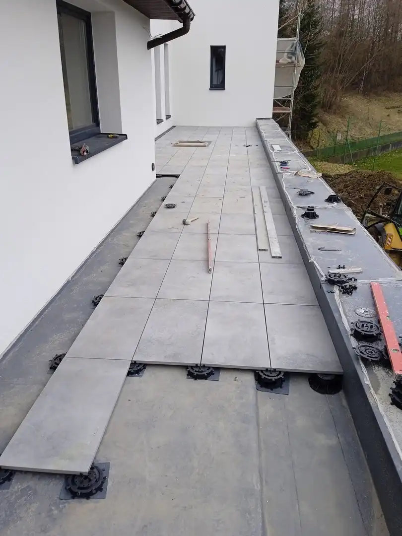 Postępują prace przy rozbudowie budynku wielofunkcyjnego w Mordarce