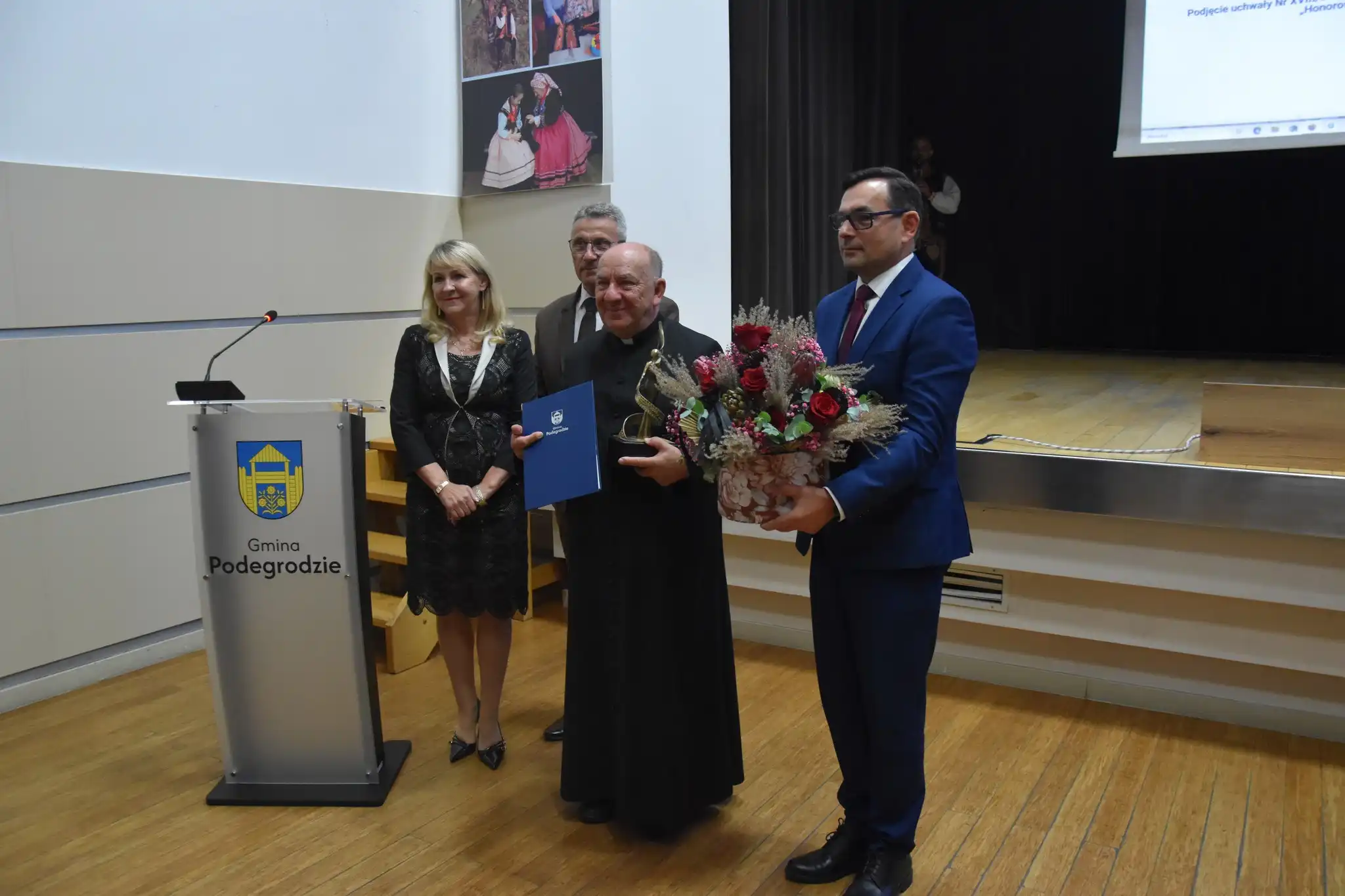 Ks. Prałat Józef Wałaszek Honorowym Obywatelem Gminy Podegrodzie