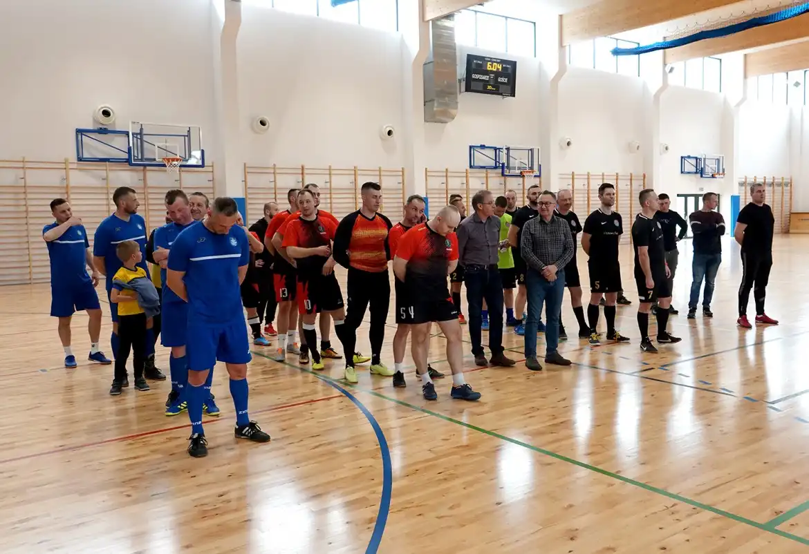 Turniej Piłki Nożnej o Puchar Starosty w hali sportowej w Marcinkowicach