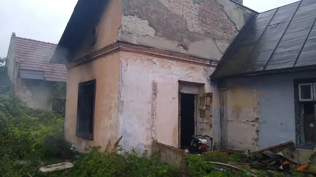 Muszyna: Na parterze opuszczonego budynku mieszkalnego wybuchł pożar