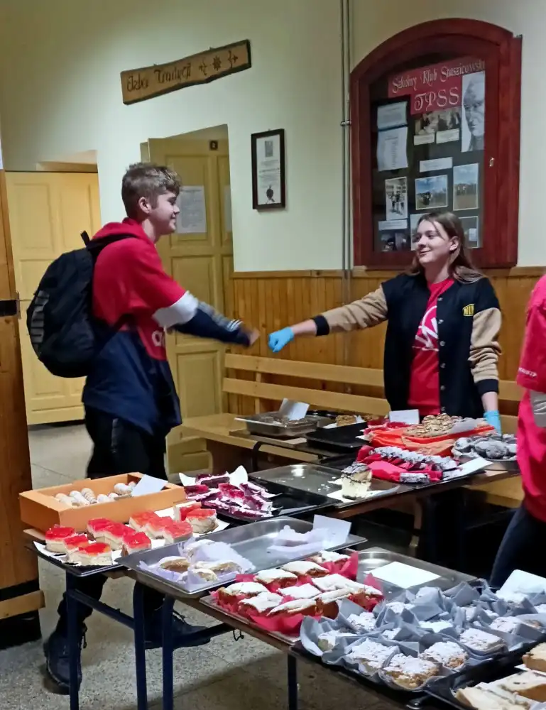 Wolontariusze z ZSZ w Grybowie wspierają rodaków i bohaterów