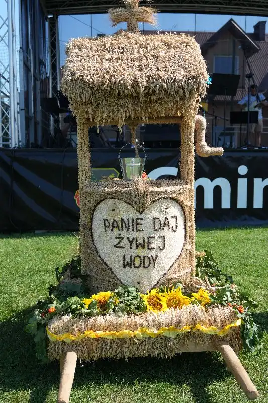 Radosne święto plonów. Mieszkańcy Gminy Sękowa dziękowali za urodzaj