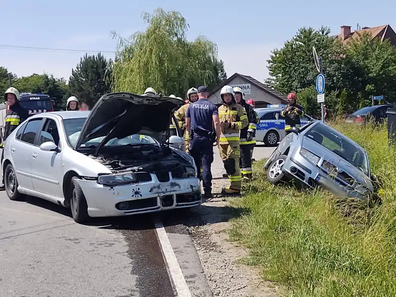 Wypadek w Jasiennej. Trzy osoby trafiły do szpitala