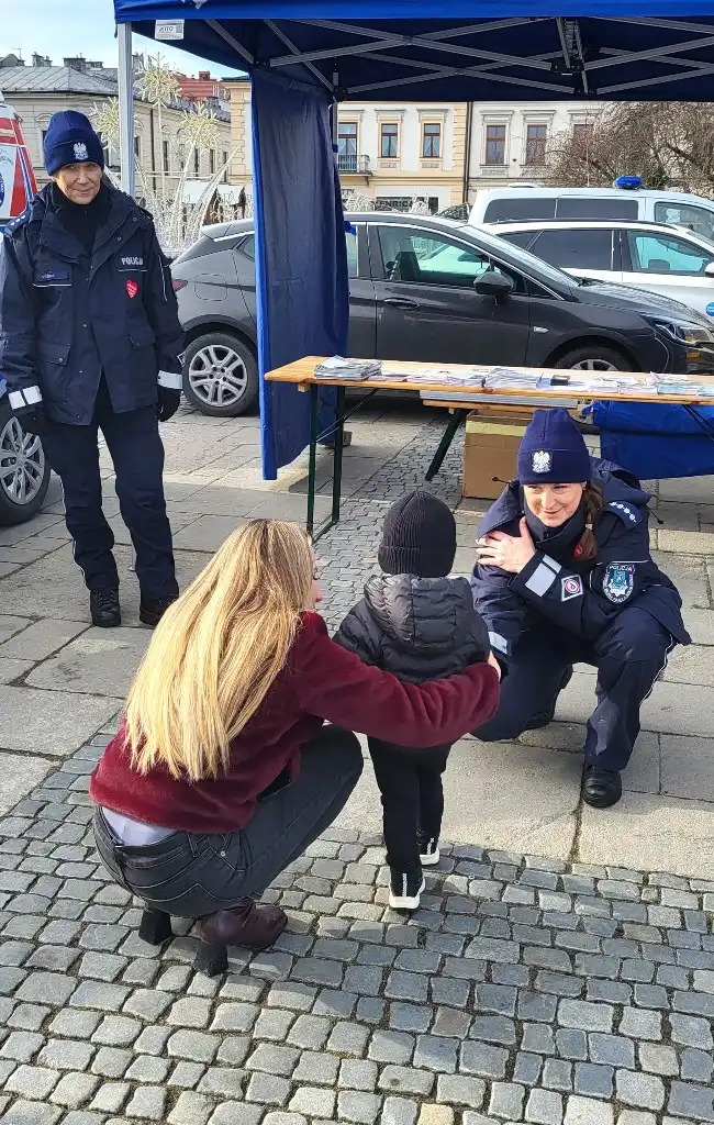 Policja i mieszkańcy Sądecczyzny na 33. Finale WOŚP. Bezpiecznie, z sercem