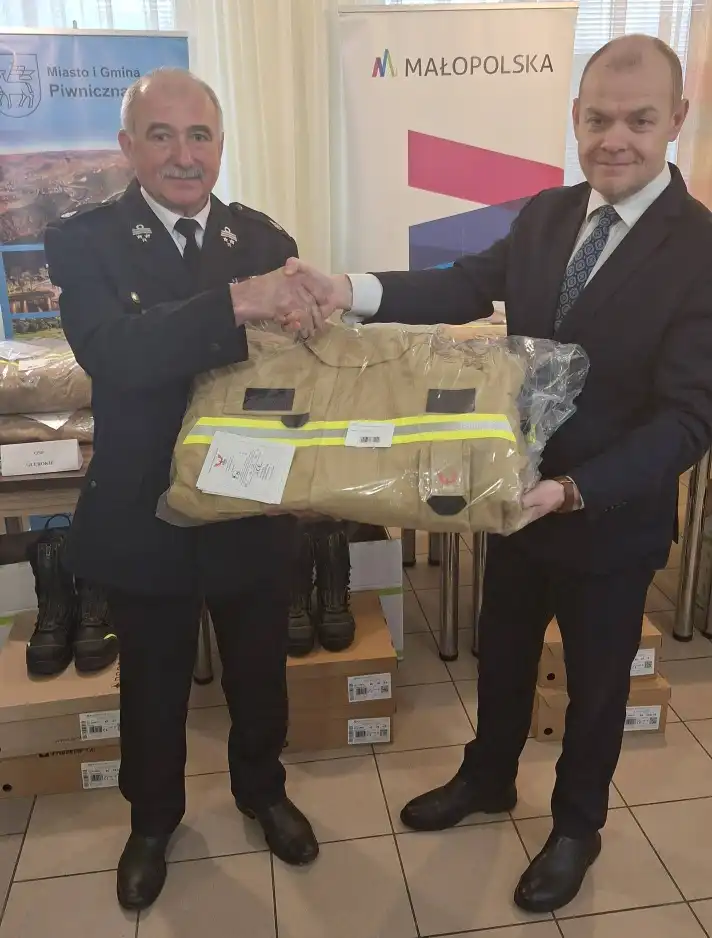 Gmina Piwniczna Zdrój z nowym wsparciem dla strażaków. Dofinansowanie na ubiór specjalny dla OSP