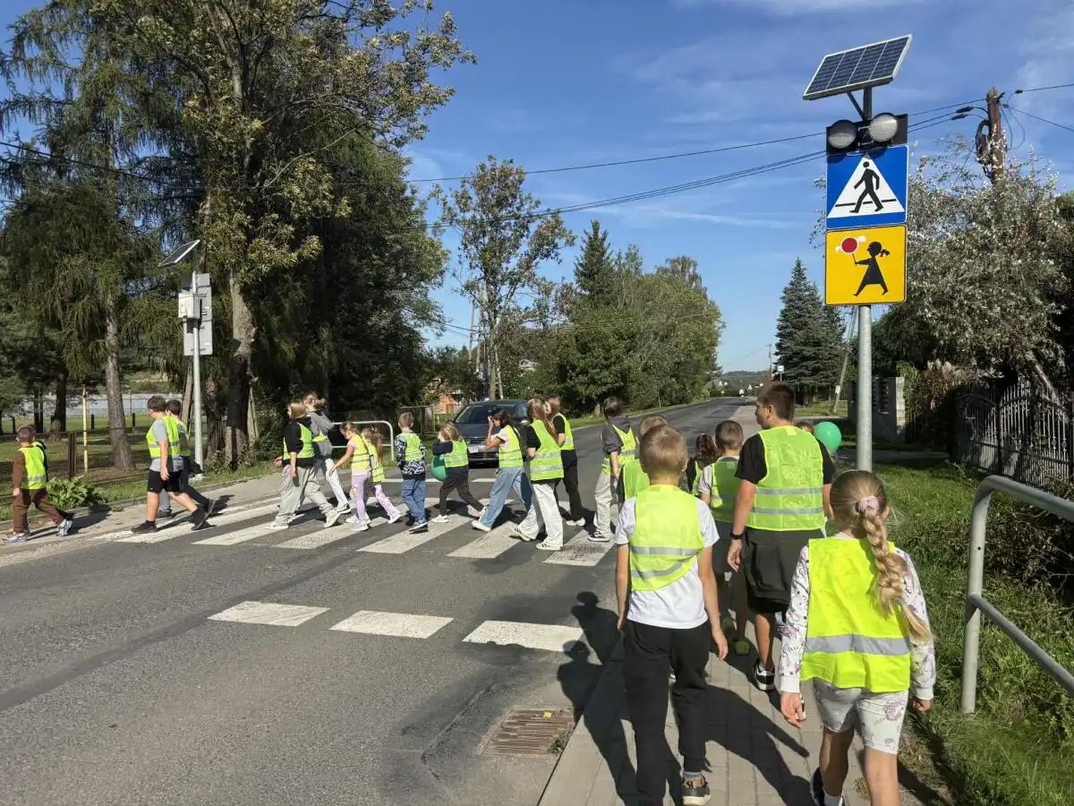 Ropa świeci przykładem. Uczniowie po raz trzeci w „Odblaskowej Szkole” Ropa świeci przykładem. Uczniowie po raz trzeci w „Odblaskowej Szkole”