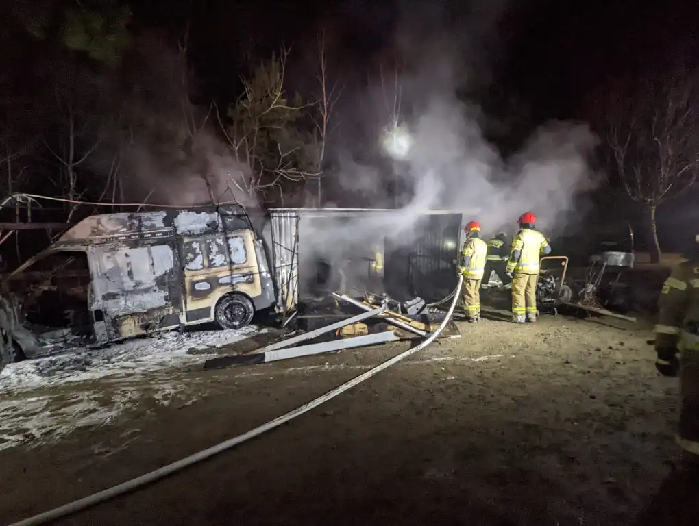 Nowy Sącz: Spłonęły trzy garaże i samochód dostawczy
