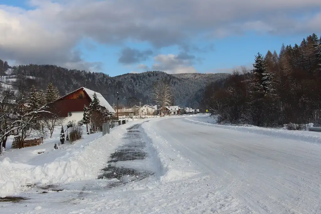 Starosta Nowosądecki wizytował inwestycje na drodze powiatowej w Wierchomli Wielkiej