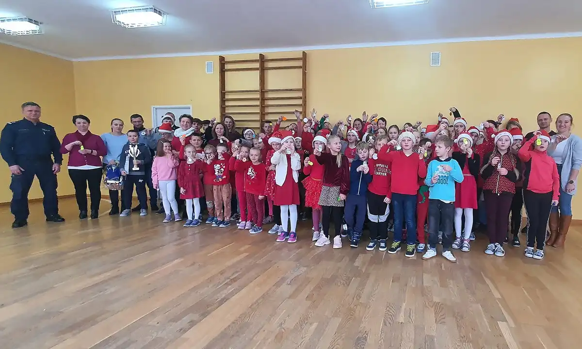 Zasadne: 11-letni chłopiec pobiegł po pomoc widząc mężczyznę leżącego na śniegu