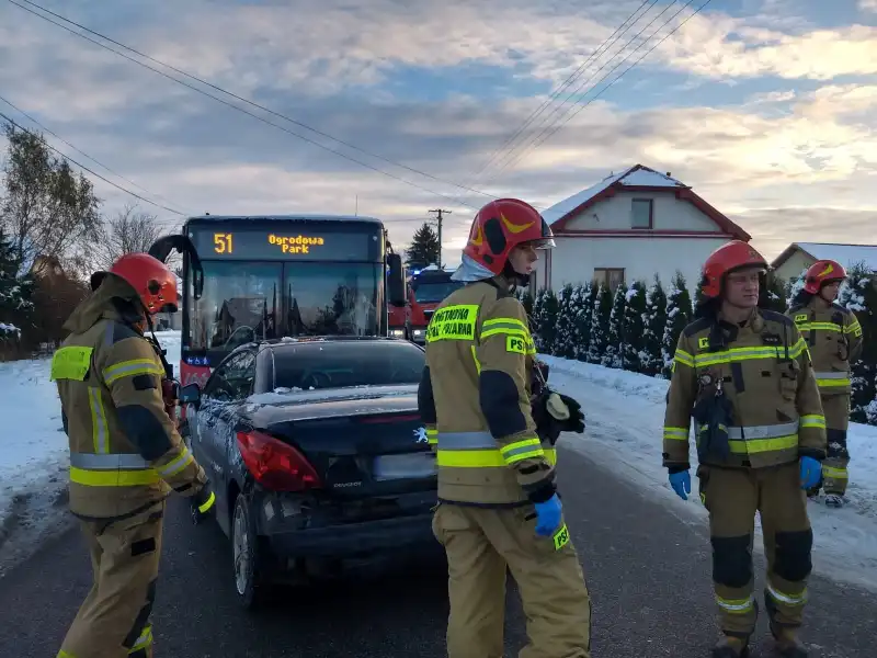 Kolizja trzech samochodów osobowych na ul. Radzieckiej w Nowym Sączu