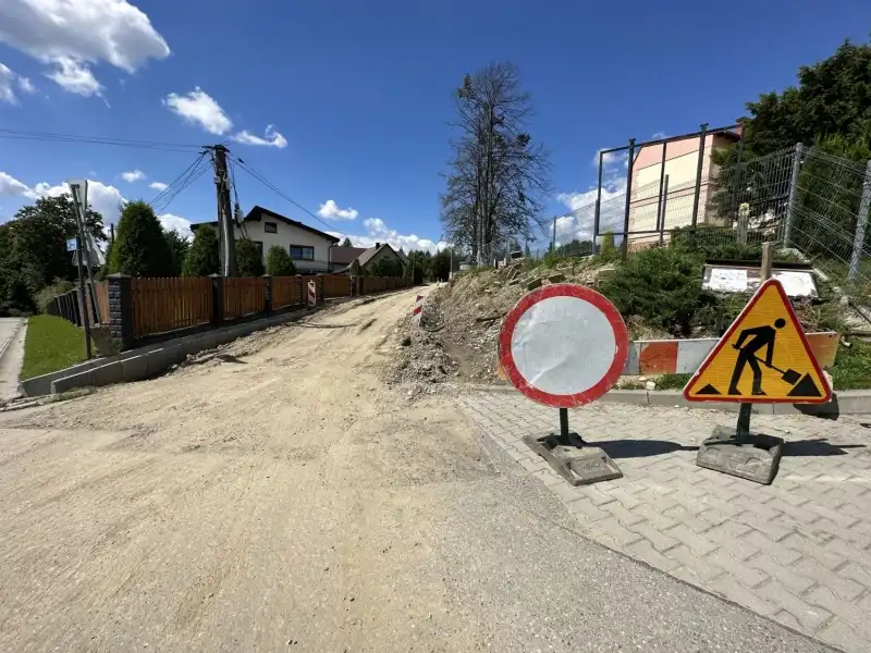 Trwa odbudowa drogi Łęka Wykop – Koniuszowa – Mogilno