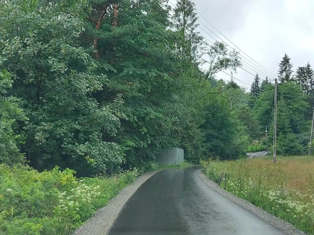 Łomnica Zdrój: zmodernizowano drogę w kierunku osiedla Jarzębaki