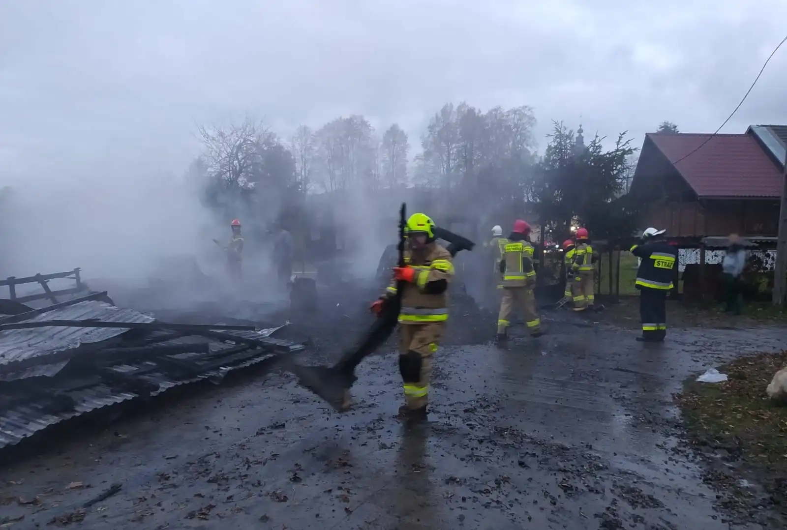 Pożar we Florynce. Spłonął blaszany garaż