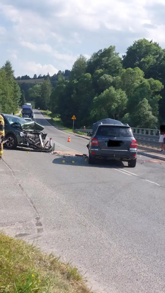 Wypadek na DK75 w Nowej Wsi. Dwie osoby trafiły do szpitala