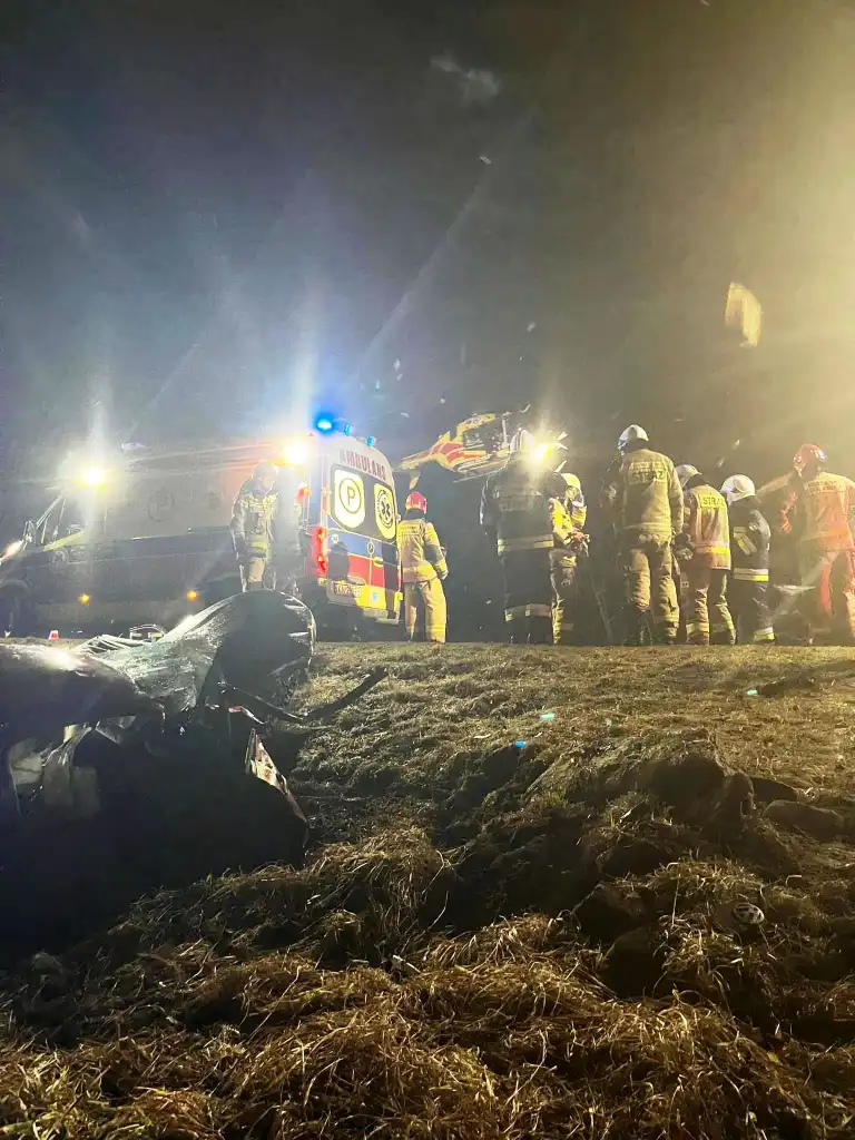 Wypadek w Maciejowej. Cztery osoby poszkodowane. Na miejsce wezwano śmigłowiec LPR