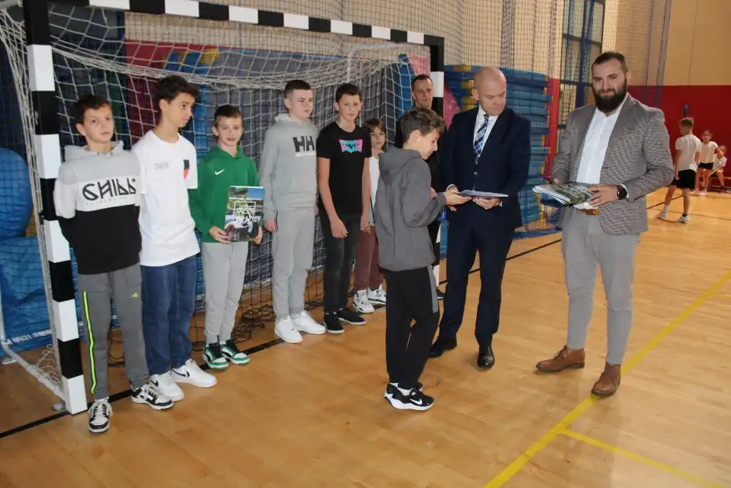 Listy gratulacyjne i niespodzianki dla młodych talentów z Piwnicznej-Zdroju