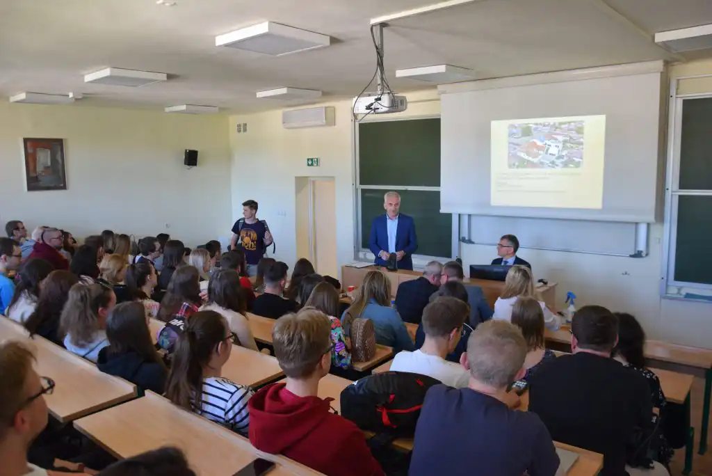 Burmistrz Jacek Lelek spotkał się ze studentami PWSZ