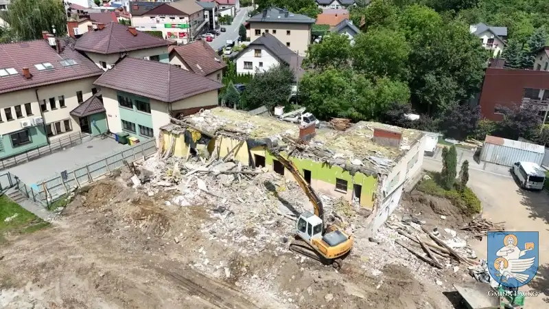 Stary budynek przedszkola samorządowego w Łącku po rozbiórce. W jego miejscu powstanie nowy obiekt