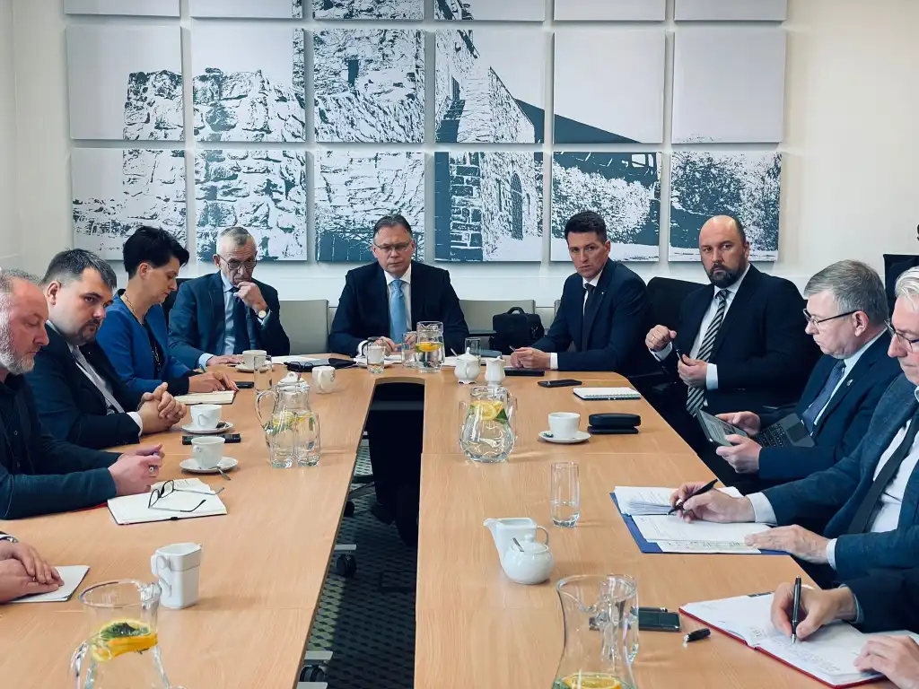 Posiedzenie Parlamentarnego Zespołu ds. Rozwiązań Komunikacyjnych w Małopolsce. Dyskutowano m.in. o "Sądeczance"