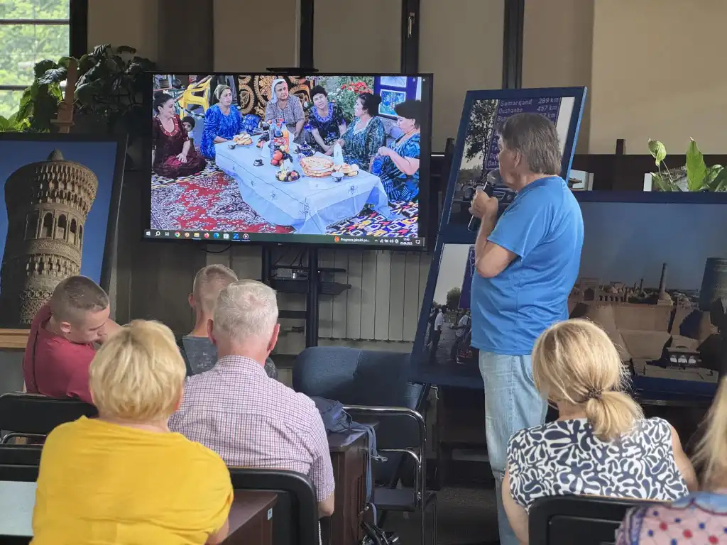 Fascynująca podróż Jedwabnym Szlakiem. Spotkanie z Henrykiem Januszem w sądeckiej bibliotece