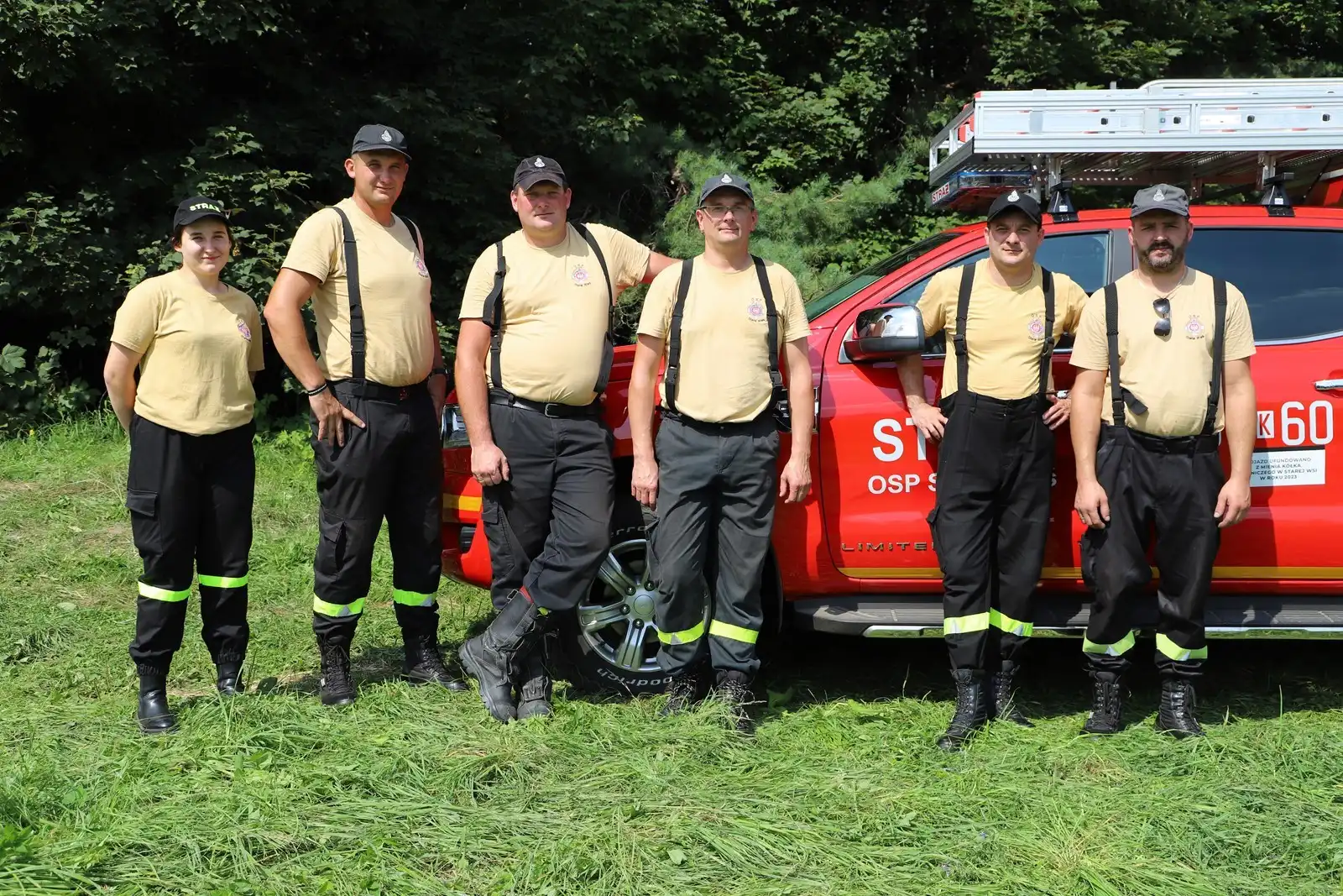 Akcja "ODKRYJ BESKID WYSPOWY 2023". Turyści dotarli na szczyt góry Golców