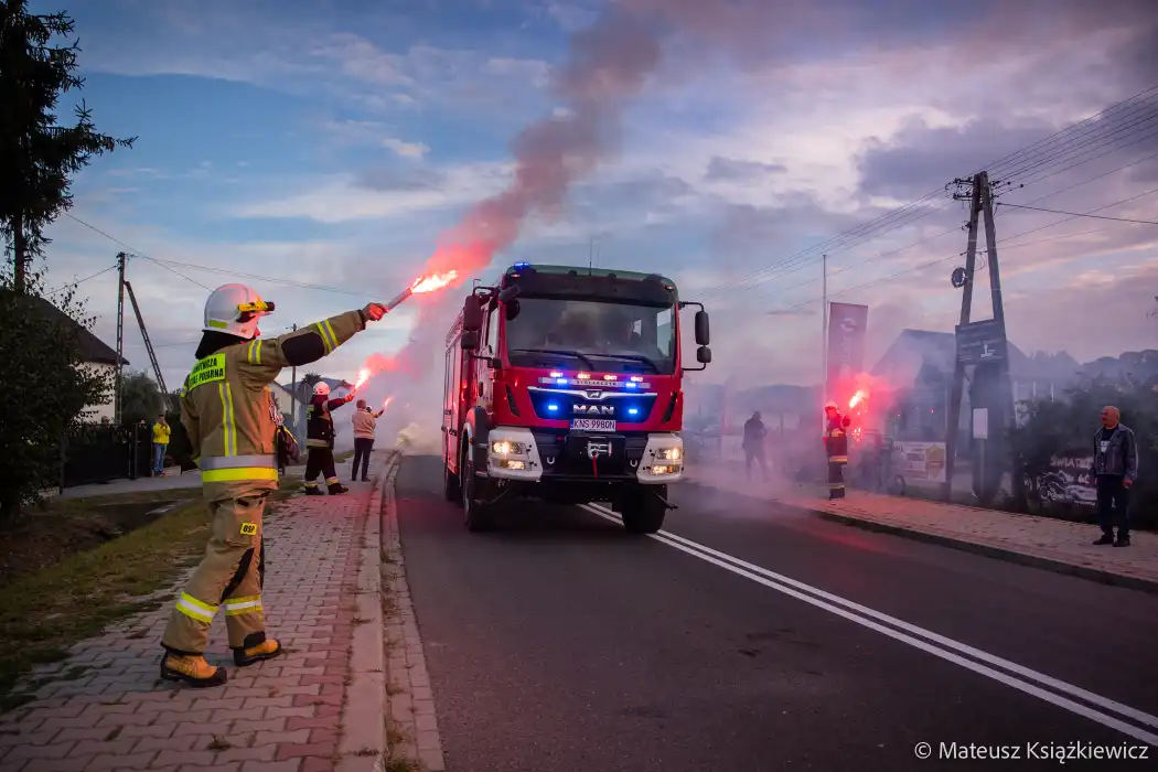 OSP Stróże ma nowy samochód ratowniczo - gaśniczy
