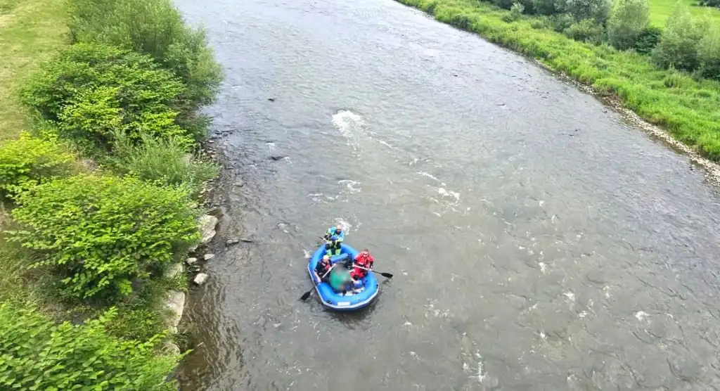 Akcja ratunkowa nad Popradem. Policja, GOPR i strażacy w akcji