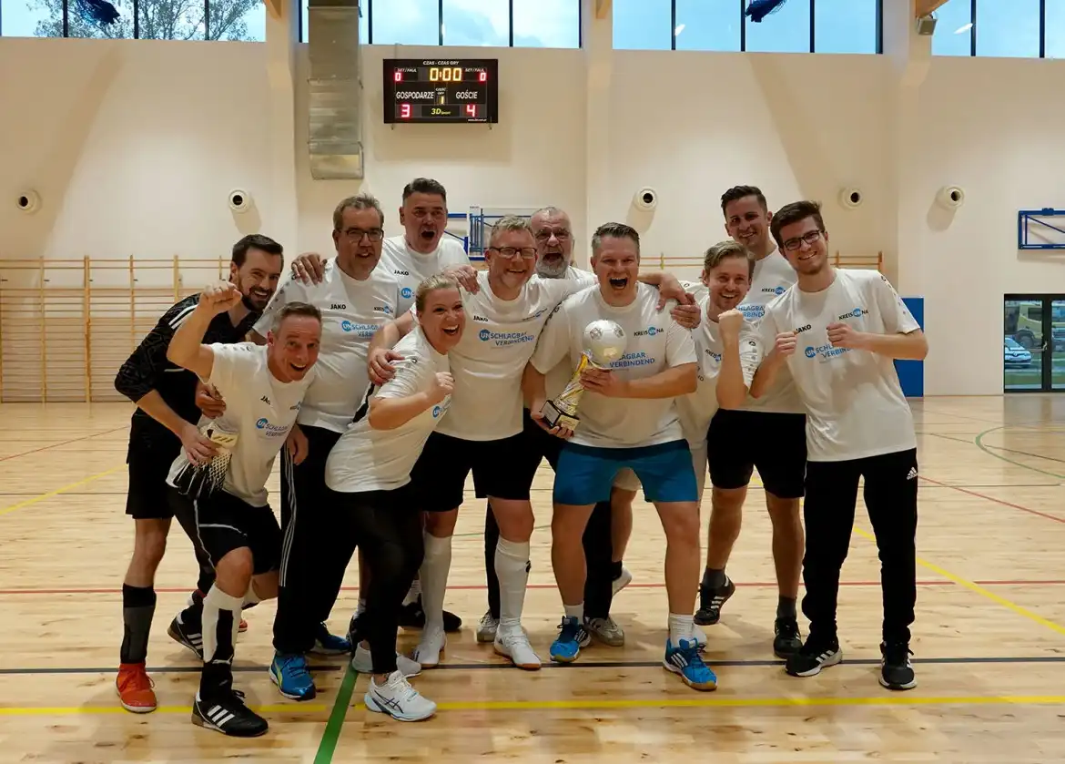 Mecz towarzyski z okazji 20-lecia partnerstwa między Powiatem Unna a Powiatem Nowosądeckim. Niemiecka drużyna pokonała gospodarzy