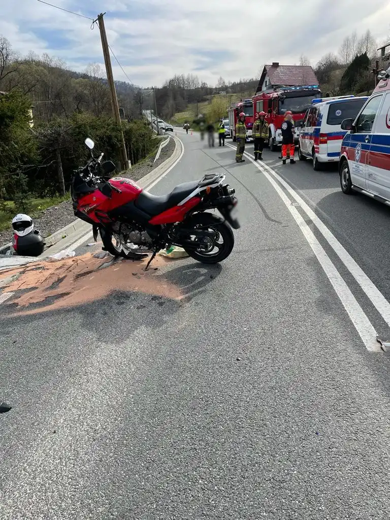 Wypadek na DW975 w Siennej. Jedna osoba trafiła do szpitala