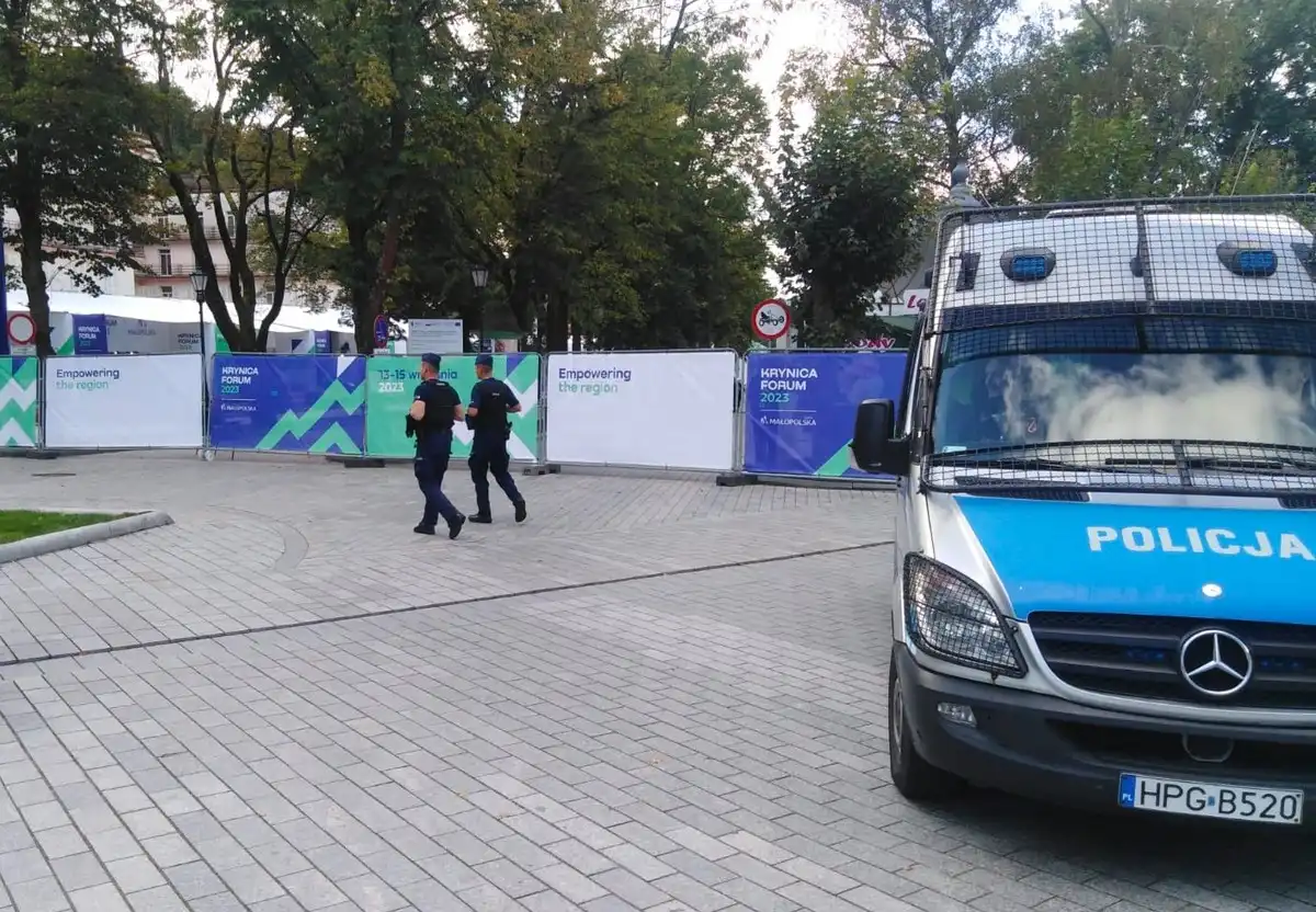 Sądeccy i kryniccy policjanci wspierani przez mundurowych z Krakowa dbali o bezpieczeństwo podczas konferencji „Krynica Forum 2023”