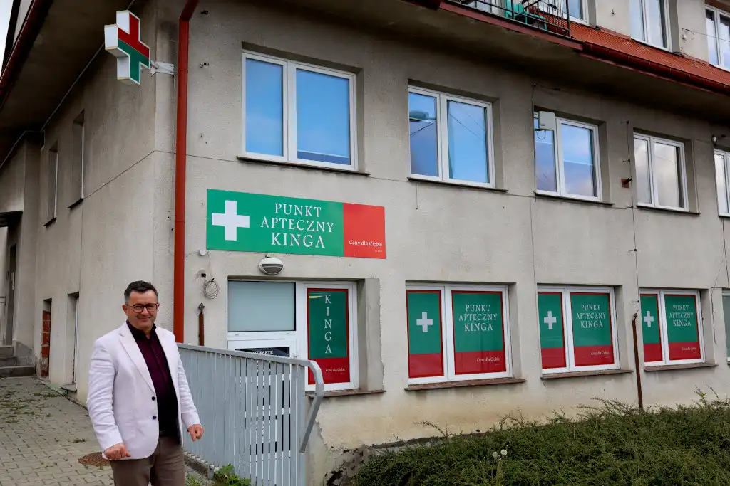 Wielogłowy pięknieją. Budynek z apteką i Ośrodkiem Zdrowia przechodzi metamorfozę