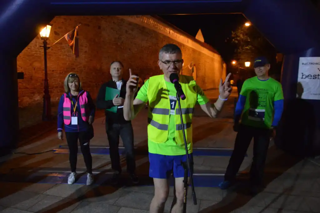 Stary Sącz: Nocni biegacze wrócili na trasy starówki